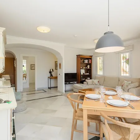 Cozy With Terrace And Access To The Beach, In Elviria, East Lägenhet *