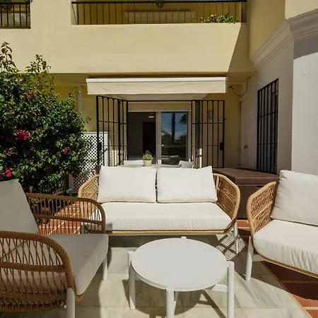 Cozy With Terrace And Access To The Beach, In Elviria, East