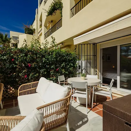 Cozy With Terrace And Access To The Beach, In Elviria, East *