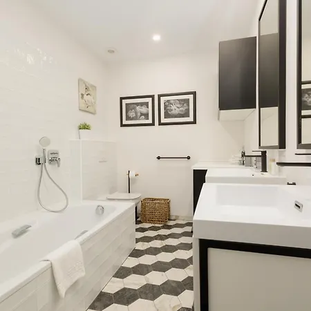 Cozy With Terrace And Access To The Beach, In Elviria, East شقة ماربيا