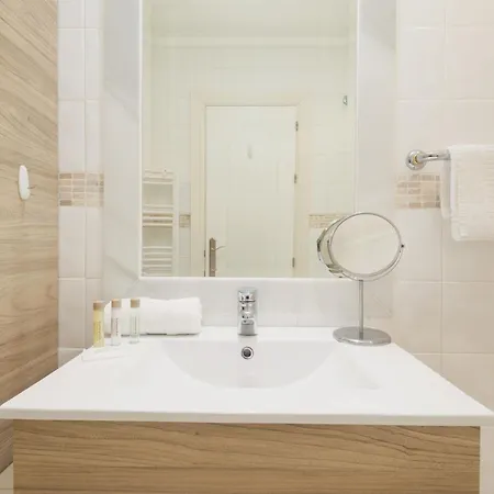 شقة Cozy With Terrace And Access To The Beach, In Elviria, East