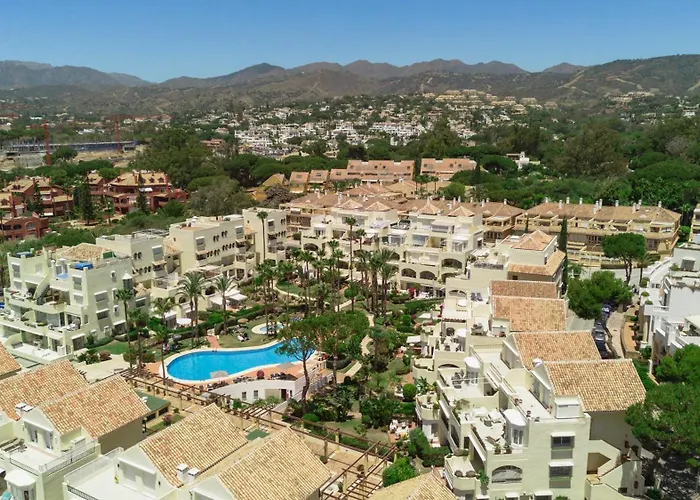 Cozy With Terrace And Access To The Beach, In Elviria, East Marbella