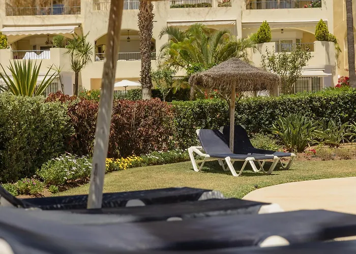 Cozy With Terrace And Access To The Beach, In Elviria, East Apartament *