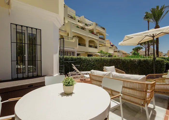 Cozy With Terrace And Access To The Beach, In Elviria, East *