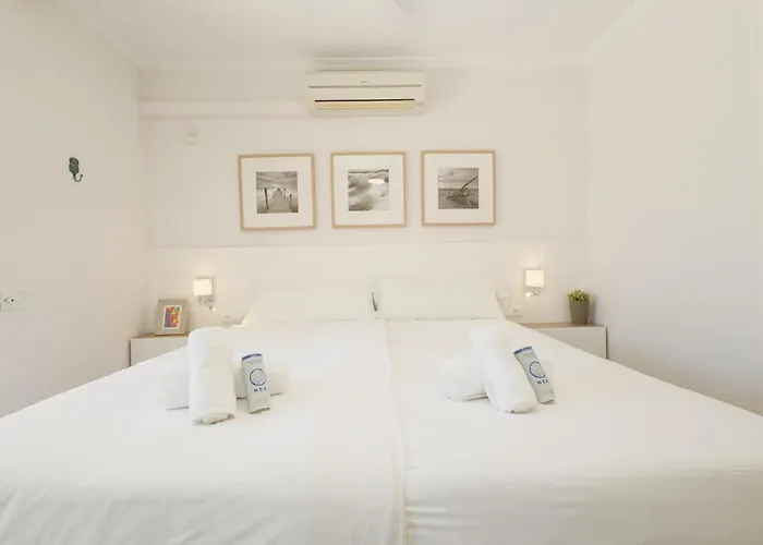 Cozy With Terrace And Access To The Beach, In Elviria, East *