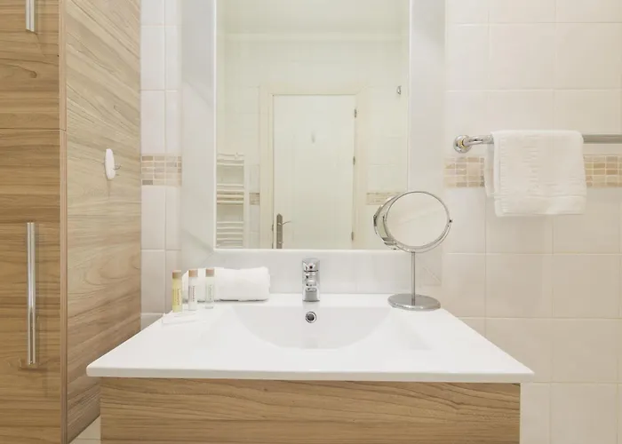 Apartament Cozy With Terrace And Access To The Beach, In Elviria, East