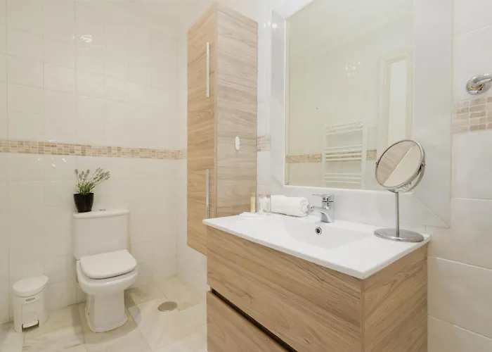 Apartament Cozy With Terrace And Access To The Beach, In Elviria, East *