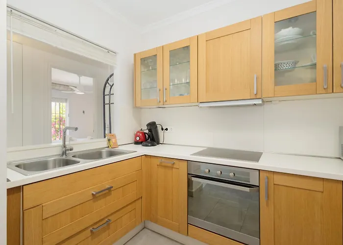 Cozy With Terrace And Access To The Beach, In Elviria, East *