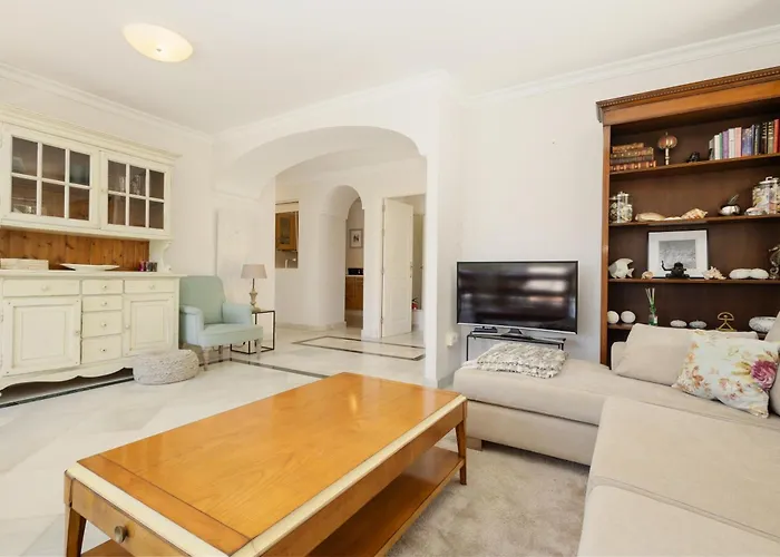 Cozy With Terrace And Access To The Beach, In Elviria, East Apartament *