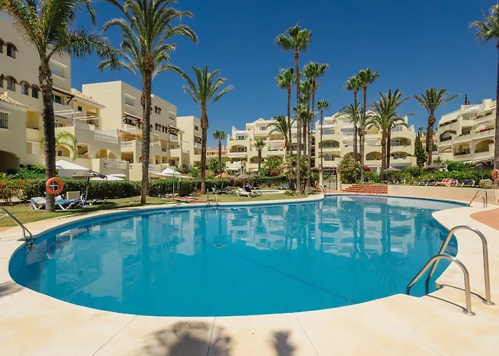 Cozy With Terrace And Access To The Beach, In Elviria, East *