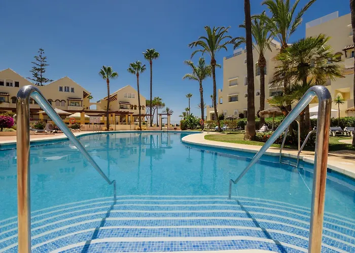 Cozy With Terrace And Access To The Beach, In Elviria, East