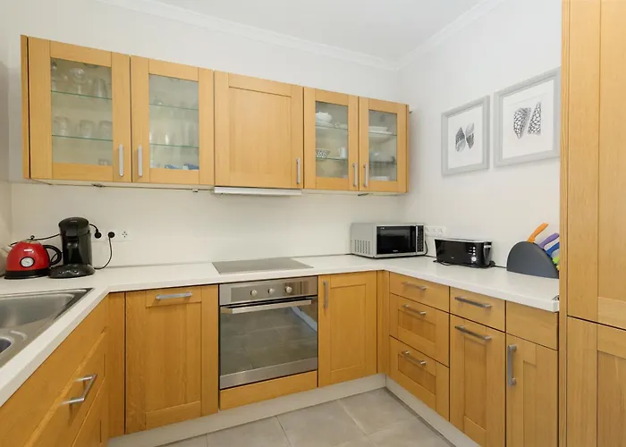 Apartament Cozy With Terrace And Access To The Beach, In Elviria, East *