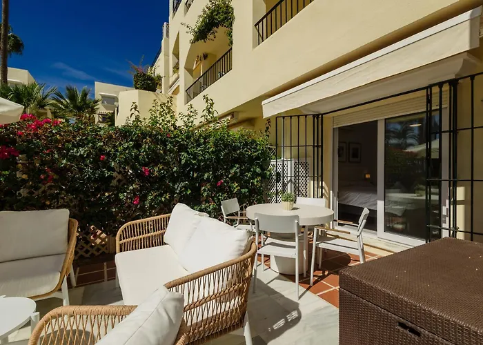 Cozy With Terrace And Access To The Beach, In Elviria, East *