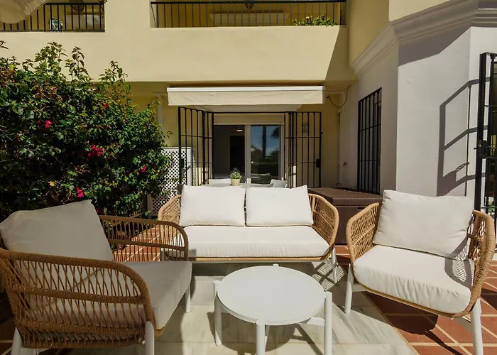 Cozy With Terrace And Access To The Beach, In Elviria, East
